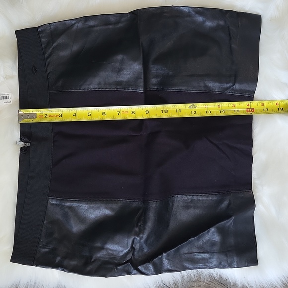 NWT guess mini Black skirt - Picture 6 of 12